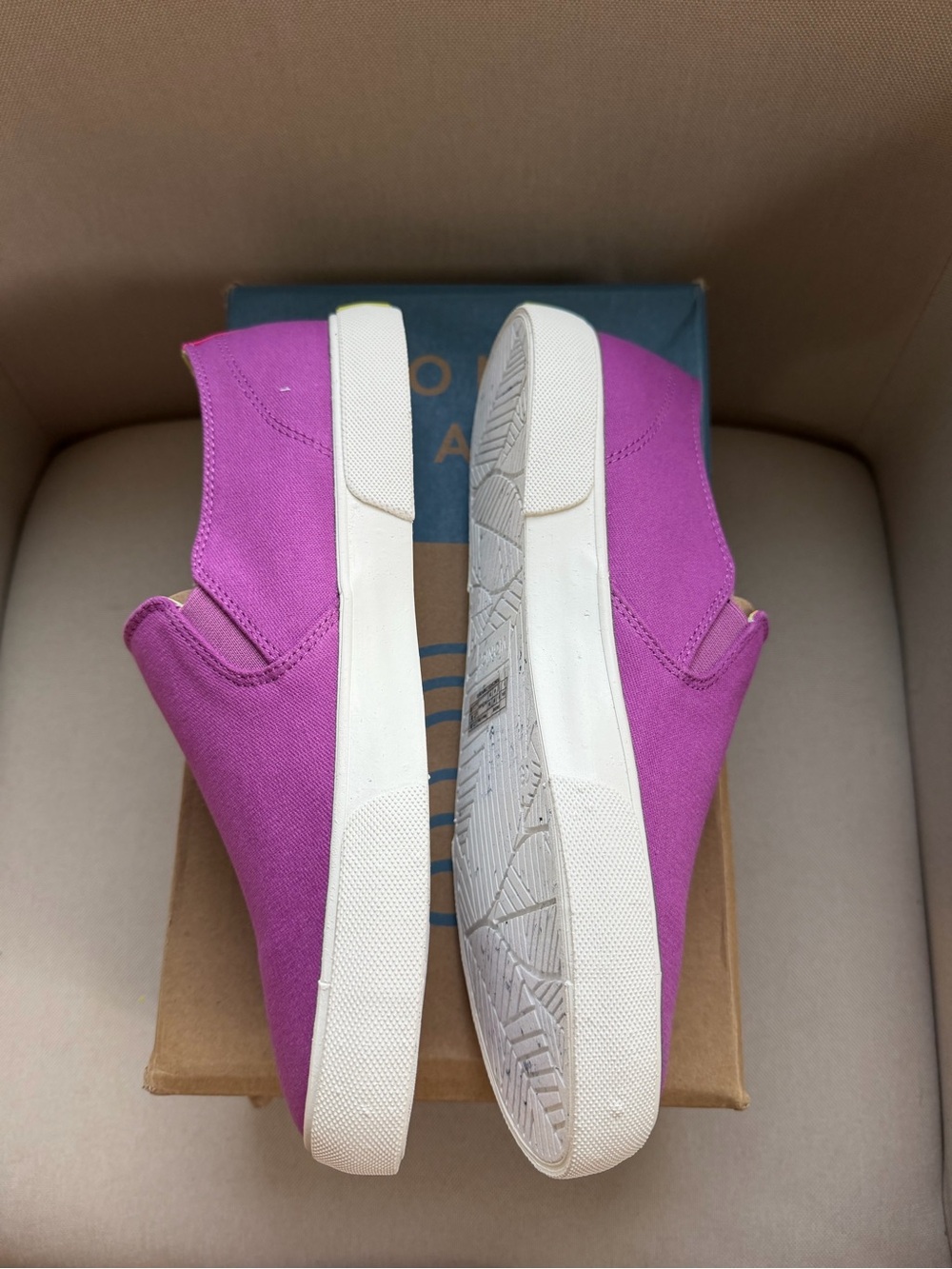Vionic Groove Purple Slip-On Canvas Sneakers Size 9 Wild Berry comfort shoe NIB - Picture 3 of 11